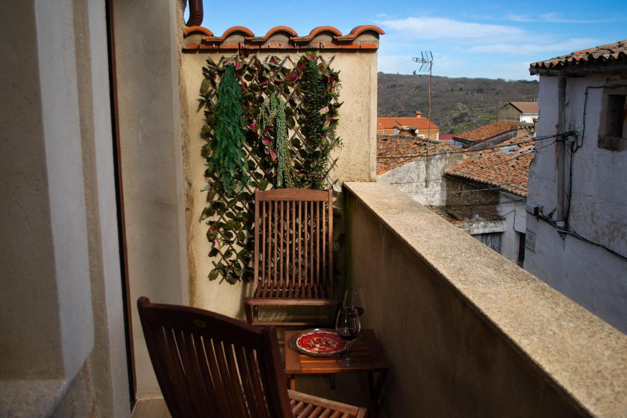 Casa Rural Dona Sol Montánchez Екстериор снимка
